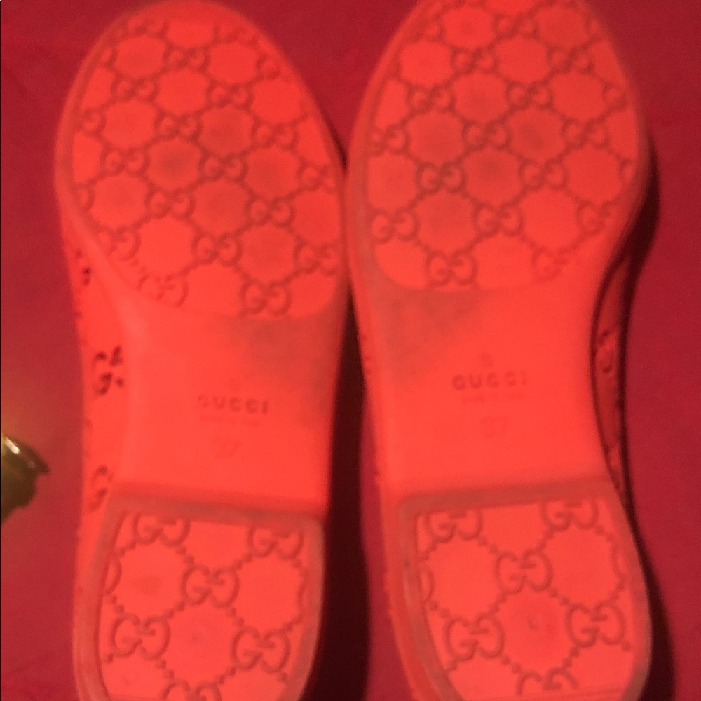 Gucci Scarlet Cutout Loafers - Picture 2 of 5